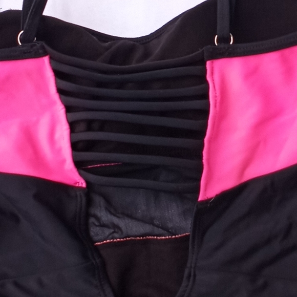 Colorblock Swimsuit - Picture 5 of 6